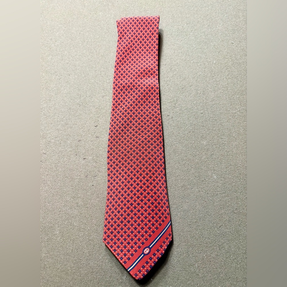 Beautiful Gucci vintage silk necktie